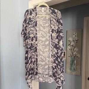 Honeyme Navy and White Floral Kimono
